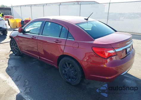 2013 Chrysler 200 Lx z USA, uszkodzony, nr VIN 1C3CCBAB2DN556615